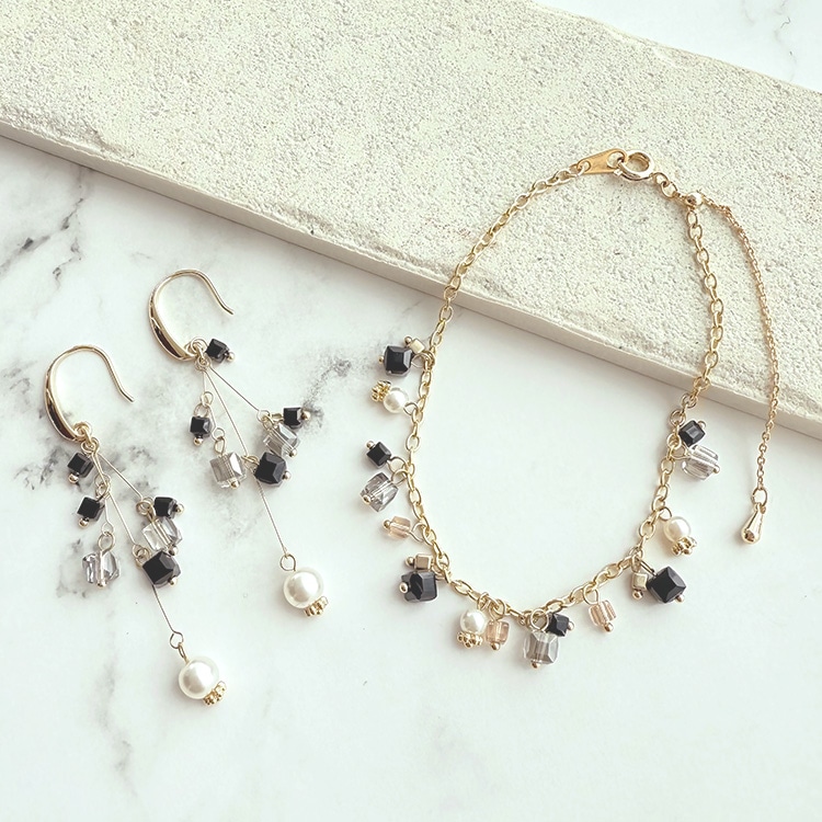 ガラスビーズ キューブカット BK 約3mm｜ガラス素材・アクセサリー