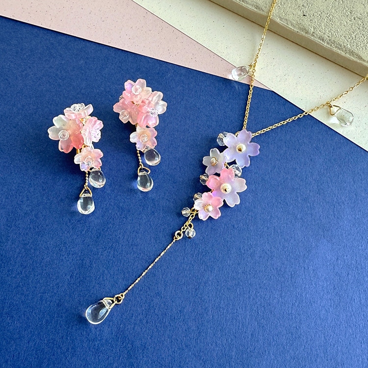 6,透明な花のガラスパーツビンテージアクセサリー素材 ガラスパーツ サクラ CR 約11mm｜ガラス素材・アクセサリーパーツ