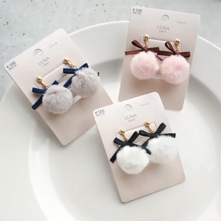 E-686) フェイクファーイヤリング | ビーズ・パーツなどのハンドメイド