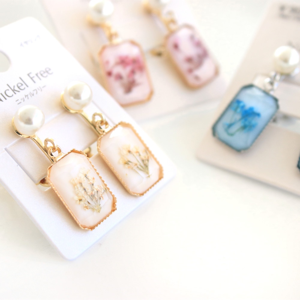 E-733) 封入フラワースクエアイヤリング / ニッケルフリー | ビーズ