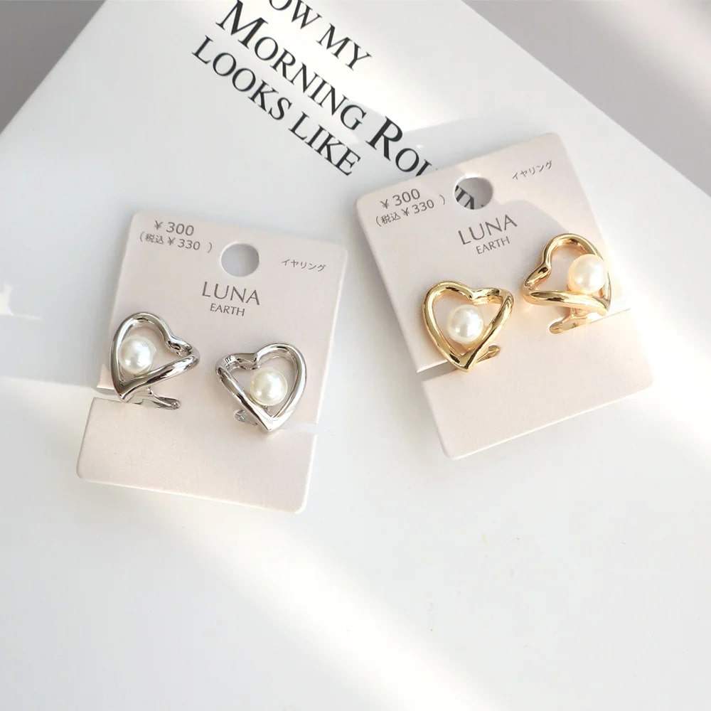 E-661) パール付ハートイヤリング | ビーズ・パーツなどのハンドメイド
