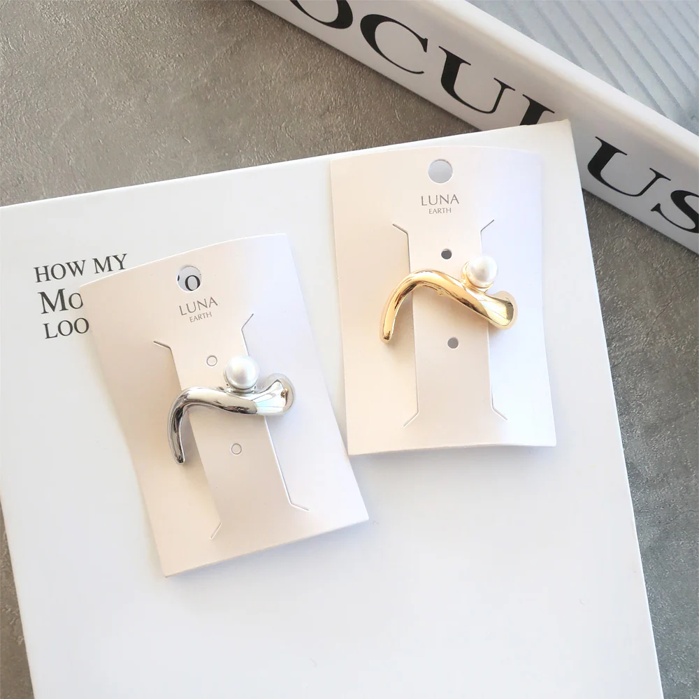 F-147) スズランモチーフポニーフック | ビーズ・パーツなどの