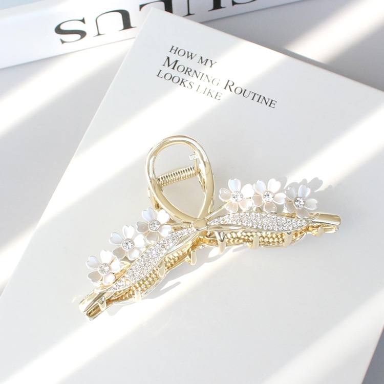 V-587) 桜×ビジューバンスクリップ | ビーズ・パーツなどの