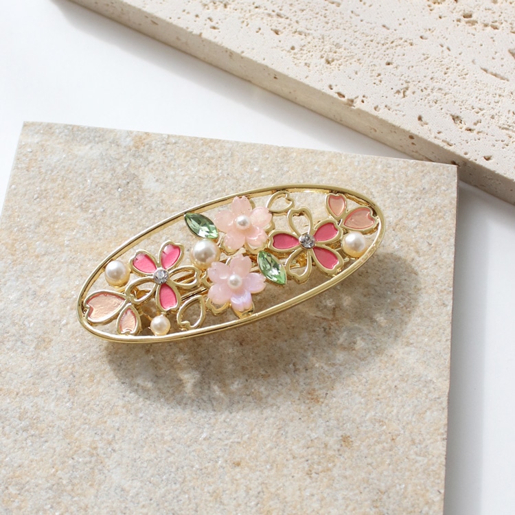 ジブリ♡4ママ さま　vintage ビーズ 花モチーフ　バレッタ V-665) 桜オーバルバレッタ | ビーズ・パーツなどのハンドメイドパーツ