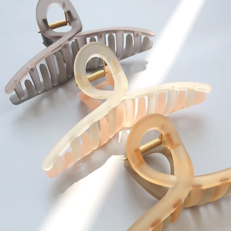 V-439) バイカラーツイストバンスクリップ | ビーズ・パーツなどの