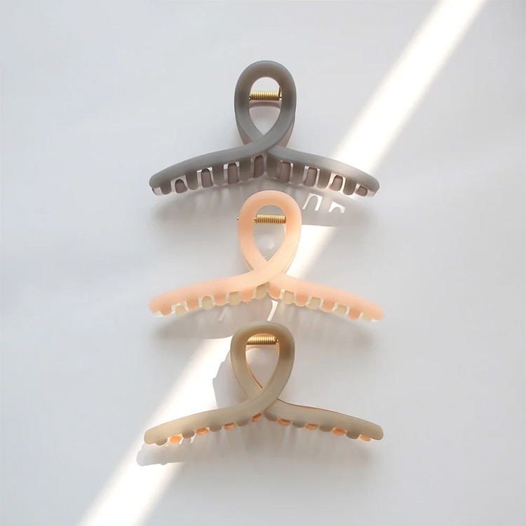 V-439) バイカラーツイストバンスクリップ | ビーズ・パーツなどの