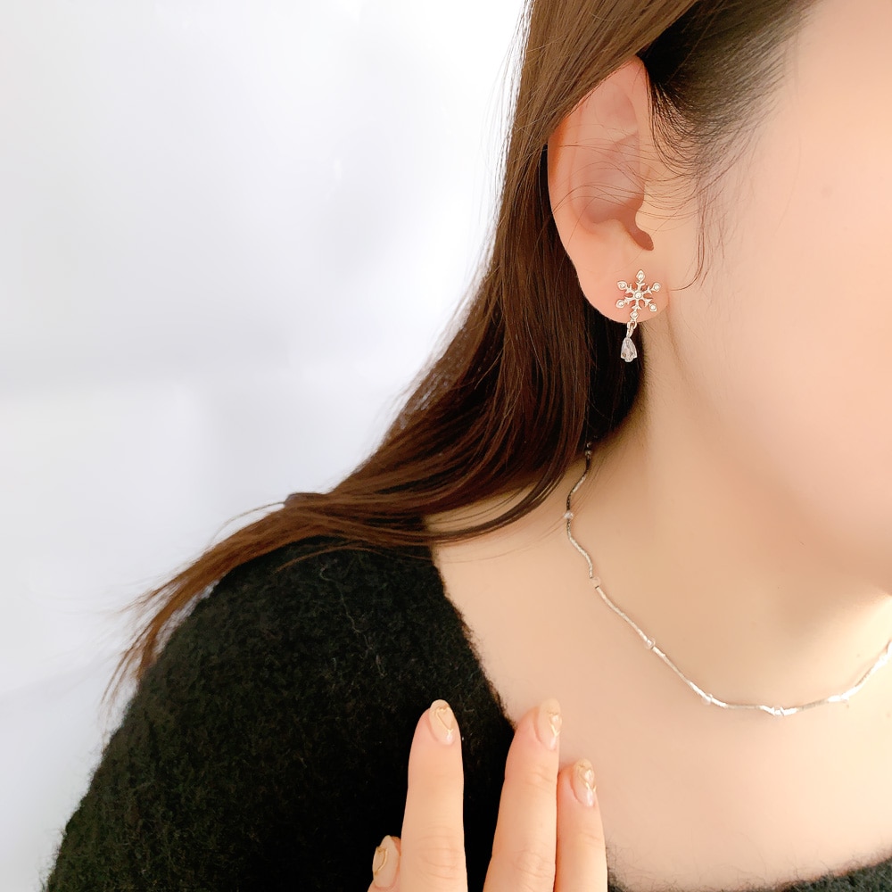 P-998) スノークリスタル樹脂ピアス | ビーズ・パーツなどの