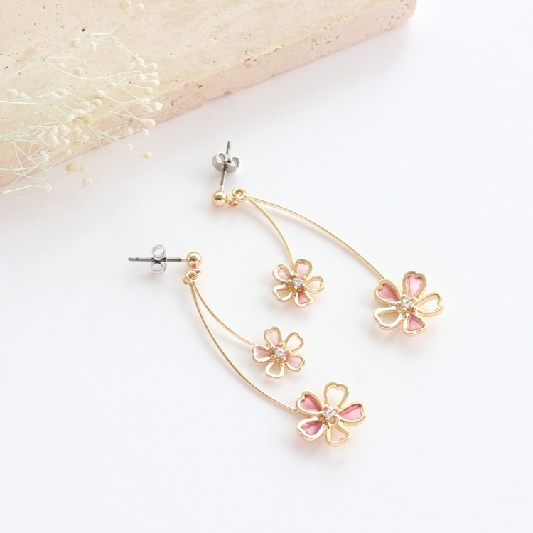 P-1197) 揺れる桜チタンピアス | ビーズ・パーツなどのハンドメイド