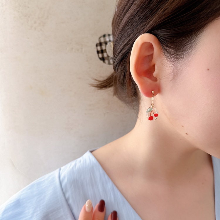 P-1215) さくらんぼチタンピアス | ビーズ・パーツなどのハンドメイド