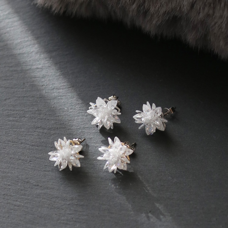 P-1179) スノークリスタルチタンピアス / キュービックジルコニア