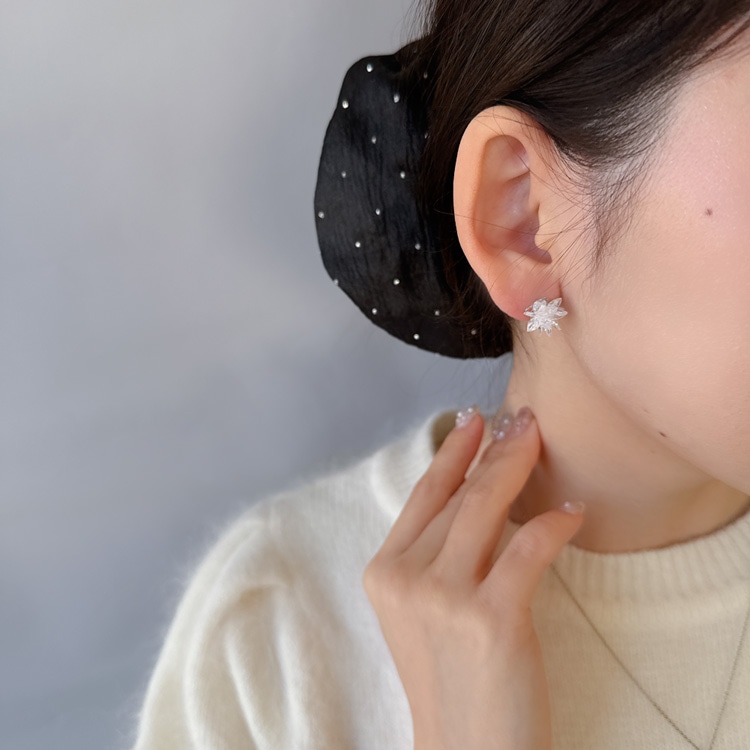 P-1179) スノークリスタルチタンピアス / キュービックジルコニア