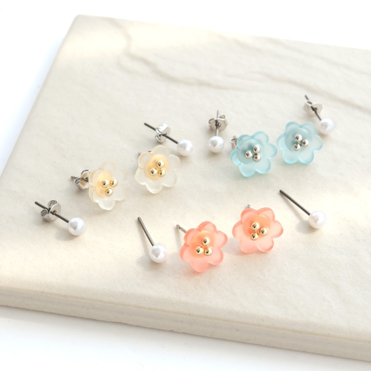 P-1218) クリアフラワー×パールセットチタンピアス | ビーズ・パーツ