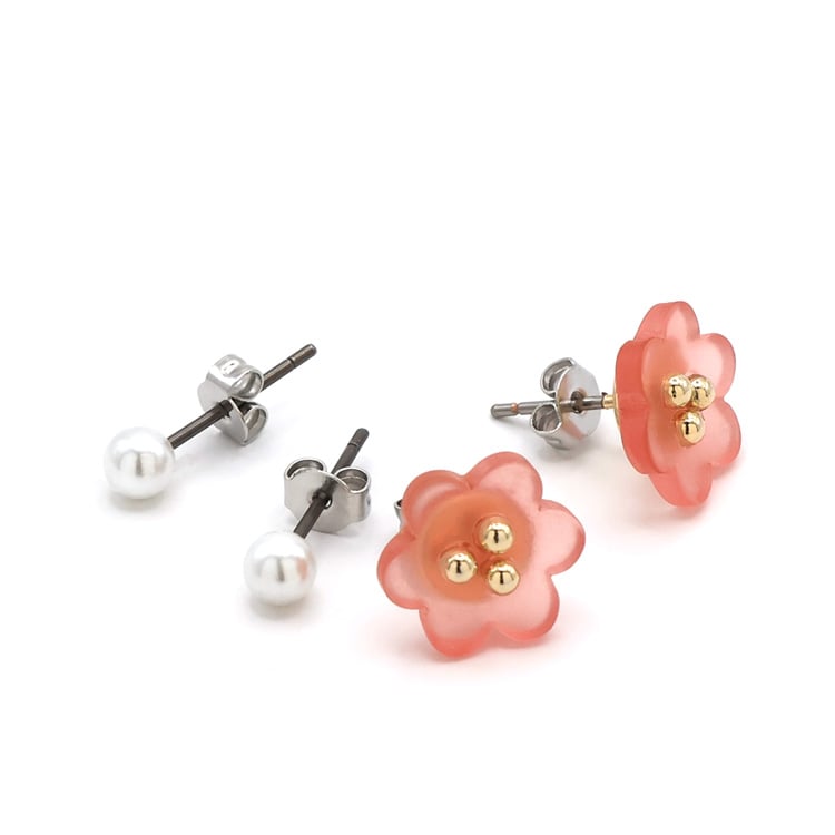 P-1218) クリアフラワー×パールセットチタンピアス | ビーズ・パーツ