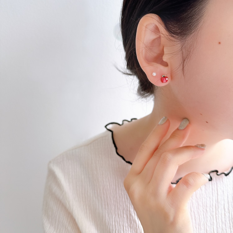 P-1087) リンゴセット樹脂ピアス | ビーズ・パーツなどのハンドメイド