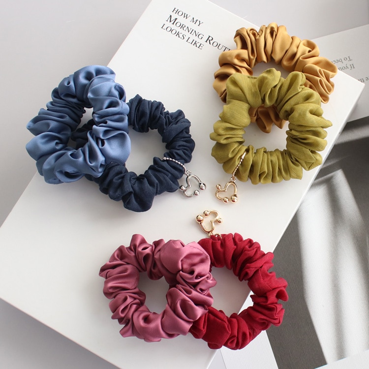 S-680) ハートチャーム付シュシュ | ビーズ・パーツなどのハンドメイド