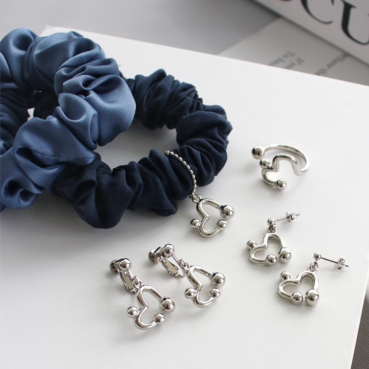 S-680) ハートチャーム付シュシュ | ビーズ・パーツなどのハンドメイド