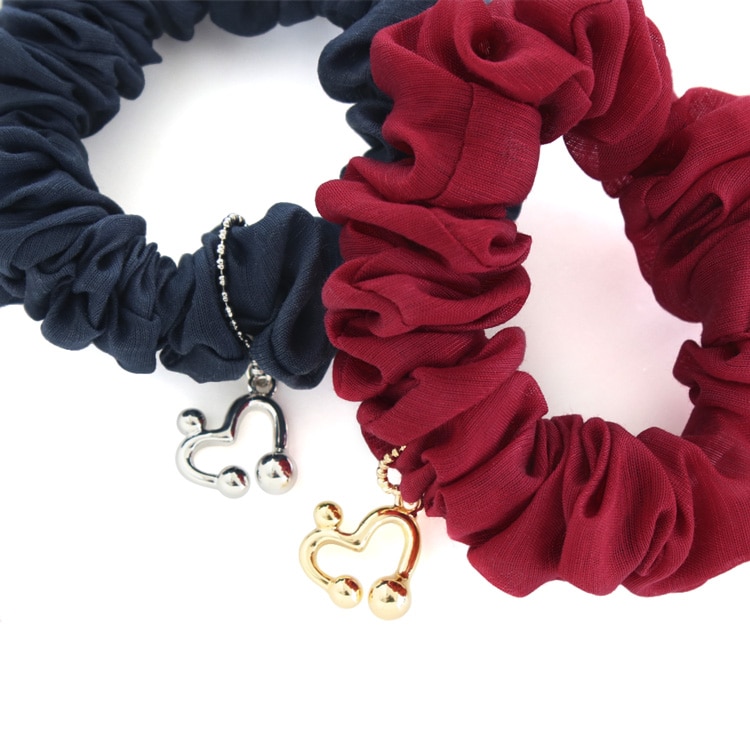 S-680) ハートチャーム付シュシュ | ビーズ・パーツなどのハンドメイド