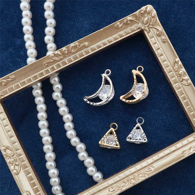 ジルコニアチャーム / トライアングル / G5 | ビーズ・パーツなどの