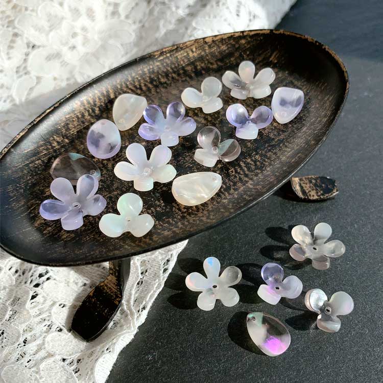 アクリルグラデーションフラワー 花びら BE 約12×8mm｜樹脂素材パーツ