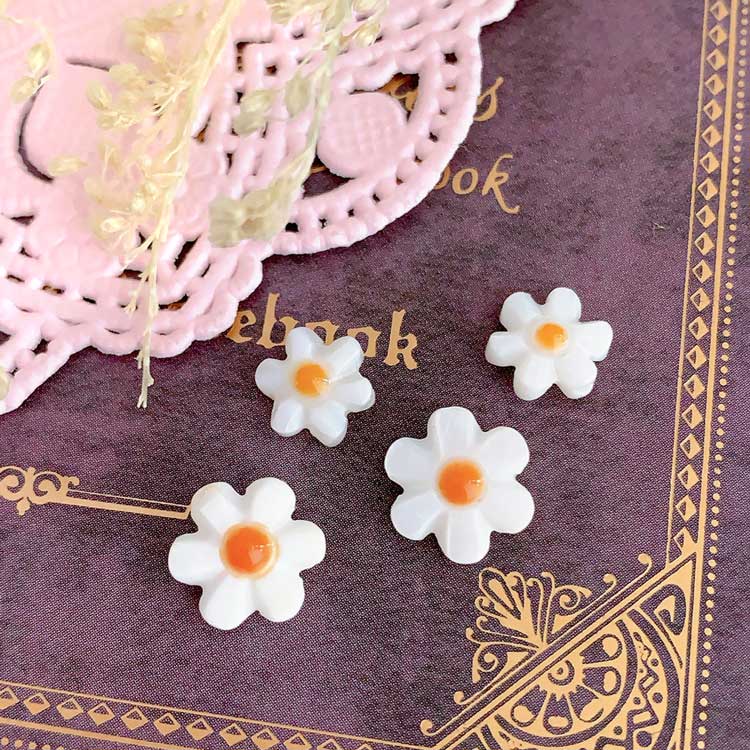 シェルパーツ フラワー 6弁花（通し穴） WH 約10mm｜天然素材