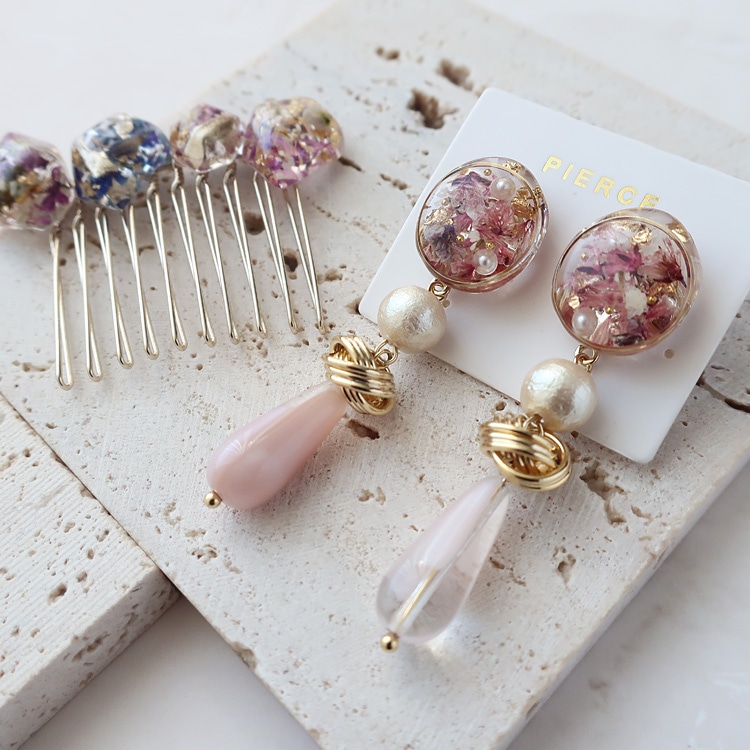 ドライフラワーのドロップピアス | ビーズ・パーツなどのハンドメイド