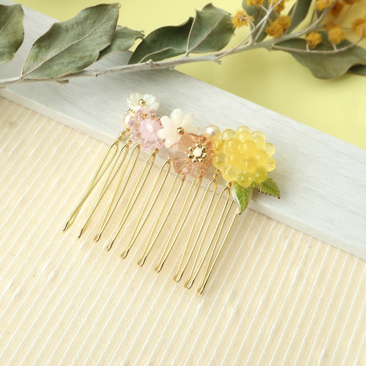 レジンで作る 春色フラワーヘアコーム | ビーズ・パーツなどの