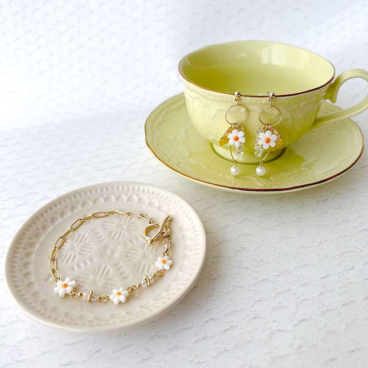 シェルパーツ フラワー 6弁花（通し穴） WH 約10mm｜天然素材