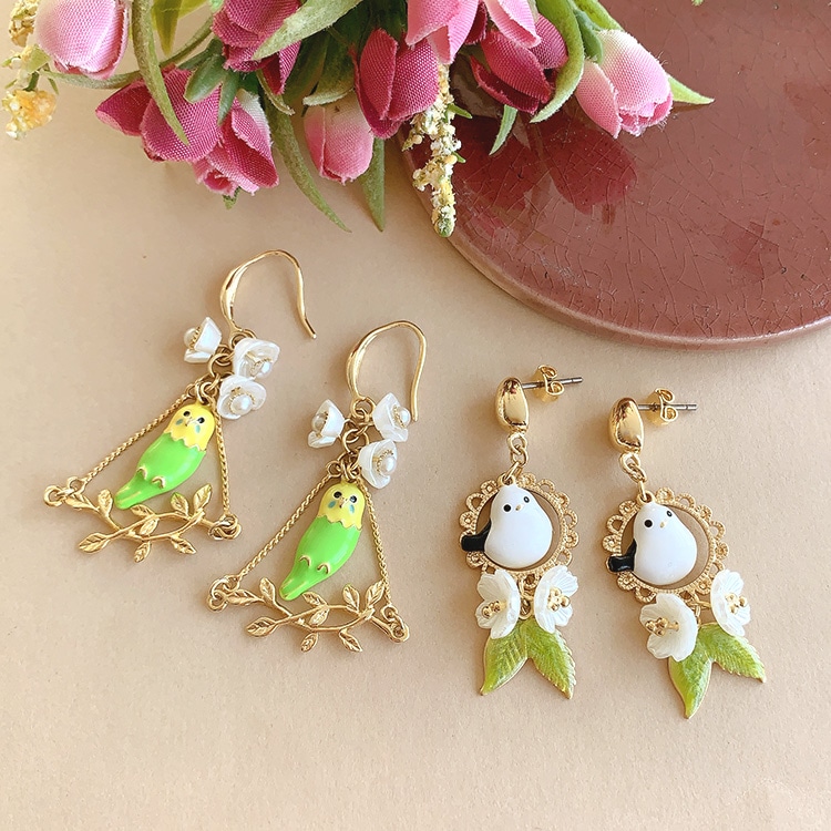 アニマルチャームピアス | ビーズ・パーツなどのハンドメイドパーツ