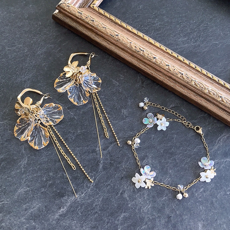 樹脂フラワーのアクセサリー | ビーズ・パーツなどのハンドメイド 