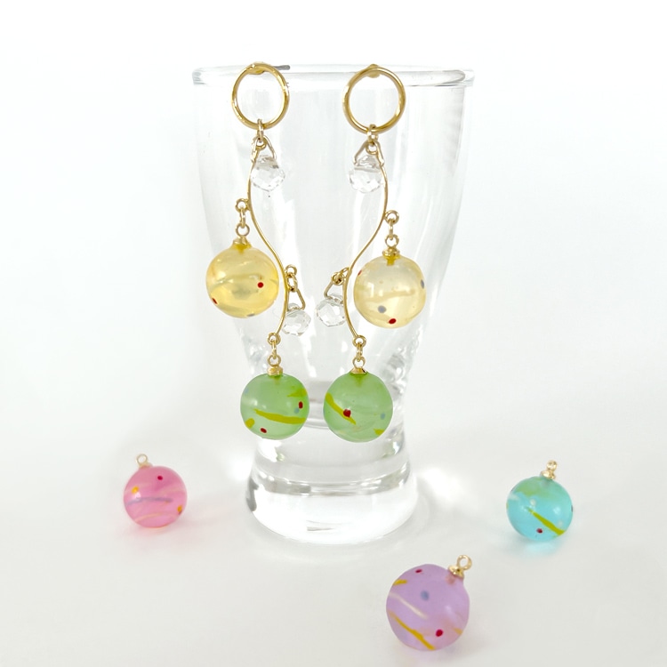 レジンで作る ヨーヨーピアス | ビーズ・パーツなどのハンドメイド